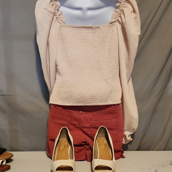 Trendy Astr NWOT Med Modern Top - Picture 4 of 6